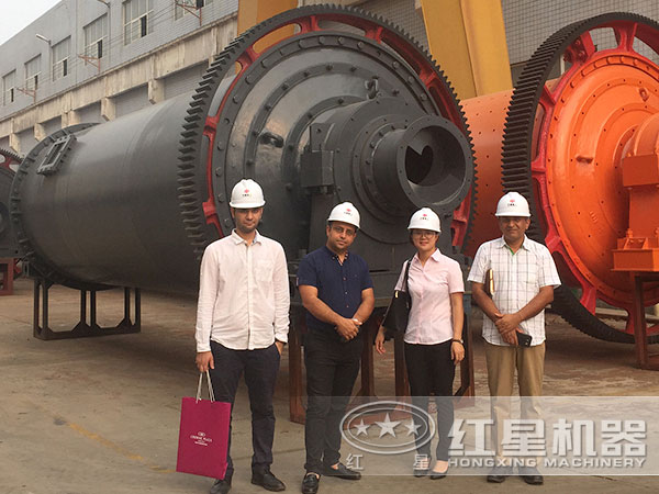 客户考察大型水泥球磨机 客户考察大型水泥球磨机